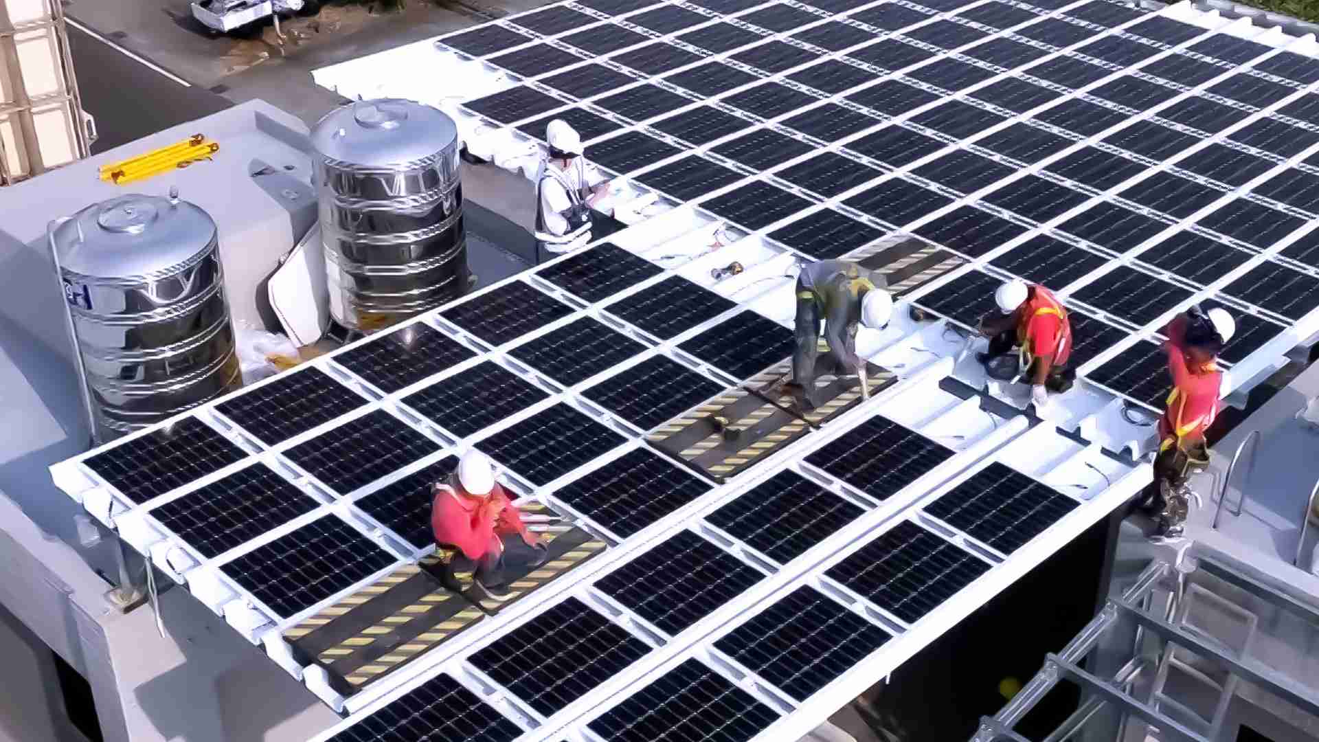 888.BY集团电子游戏着力于替代能源之技术研发，，如光电浪板的相关制程、、、、设备与产品，，，，其中所开发之光电整合型浪板，，，，减少传统金属支架安装，，，，更提升耐候度，，，可广泛运用于多元场域，，，，并辅助建筑达到净零碳排目标