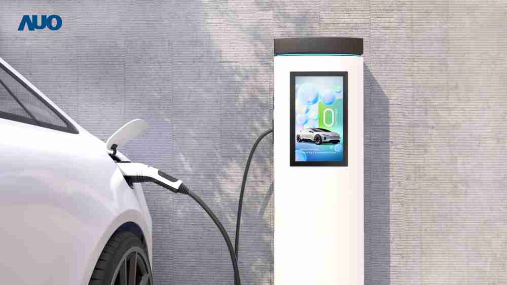 友達〝EVSE車用充電樁解決方案〞專為電動汽車充電樁設計，，具有高亮度、、克服戶外艱難環境的耐溫、、耐紫外線等特性，，，並搭載散熱性及擴充性強的高效能工業電腦，，可實現人機互動訴求，，，，如資訊顯示、、支付等應用