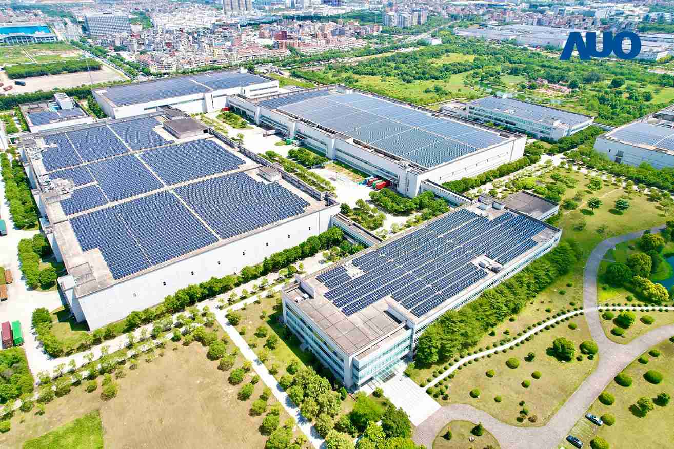 888.BY集团电子游戏厦门推动智能制造同时，，，透过绿电创能纵深推进绿色转型，，厂区全屋顶铺设太阳能光伏板，，，每年太阳能发电 2,600多万度